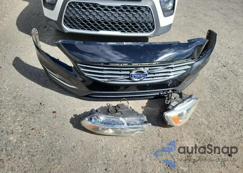 2015 Volvo S60 Premier z USA, uszkodzony, nr VIN YV140MFK5F1345989